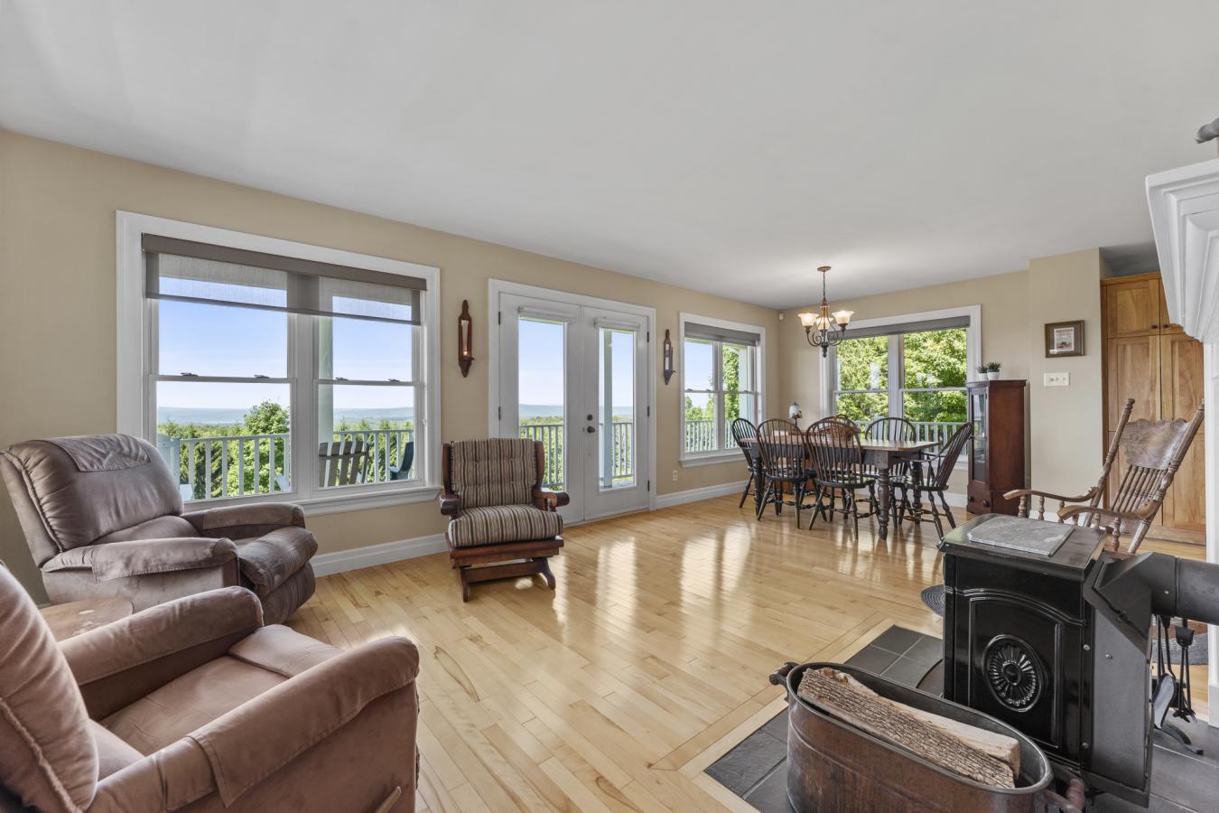 Hatley, Estrie, J0B 4B0, Canada, 3 Bedrooms Bedrooms, ,2 BathroomsBathrooms,Residential,For Sale,1914701
