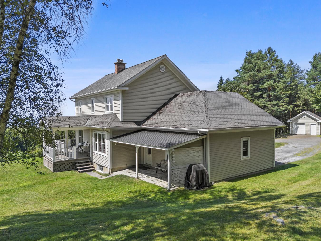 Hatley, Estrie, J0B 4B0, Canada, 3 Bedrooms Bedrooms, ,2 BathroomsBathrooms,Residential,For Sale,1914701