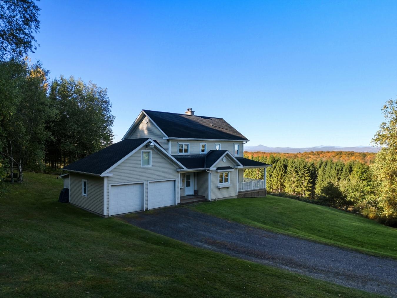 Hatley, Estrie, J0B 4B0, Canada, 3 Bedrooms Bedrooms, ,2 BathroomsBathrooms,Residential,For Sale,1914701