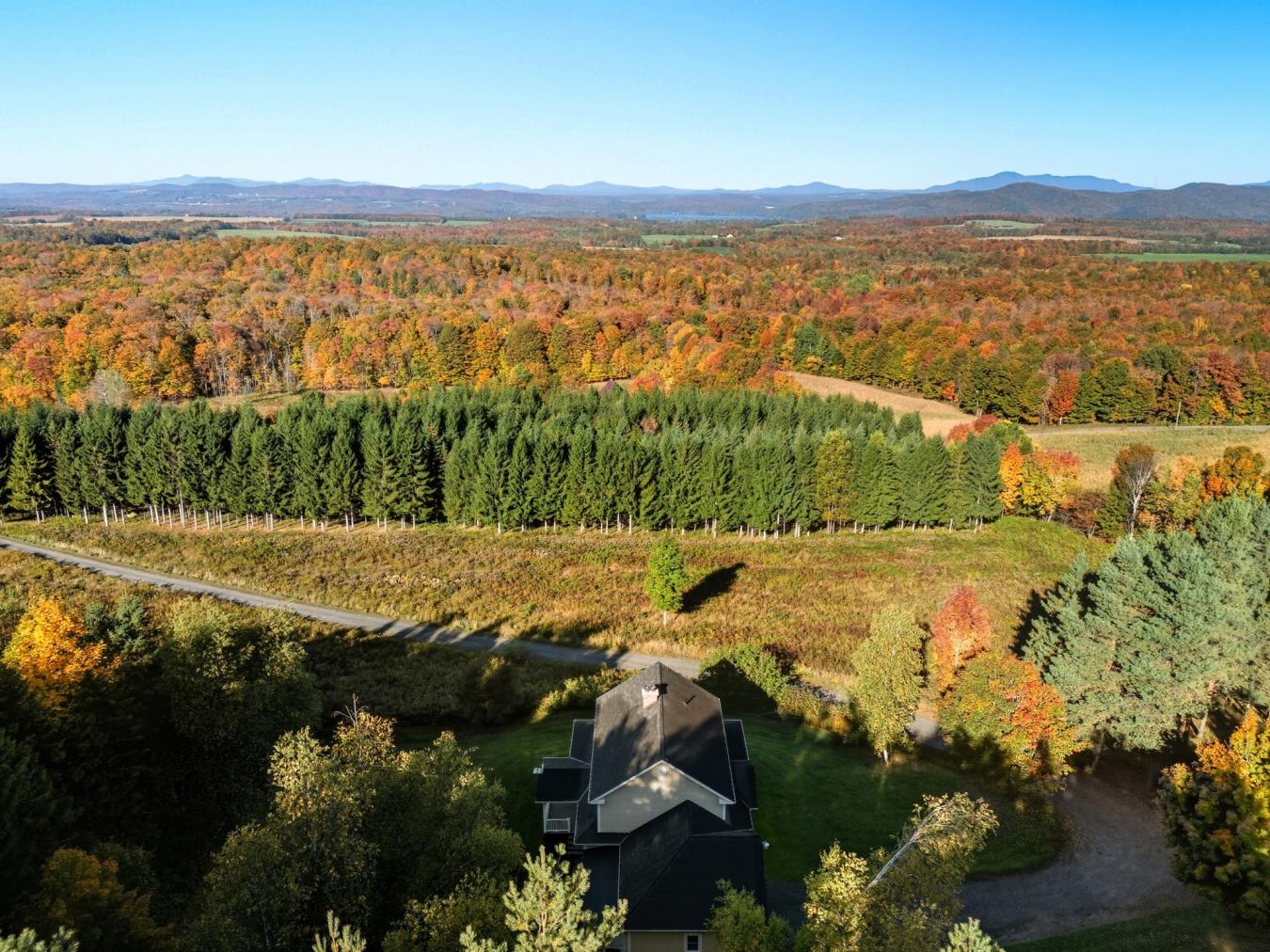 Hatley, Estrie, J0B 4B0, Canada, 3 Bedrooms Bedrooms, ,2 BathroomsBathrooms,Residential,For Sale,1914701