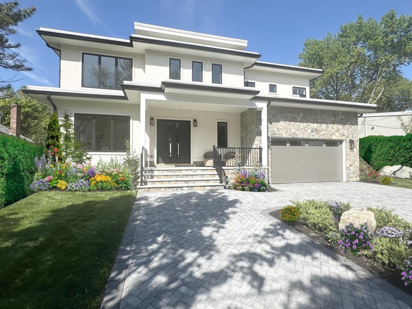 Newton, Middlesex, 02459, United States, ,Residential,For Sale,1914700