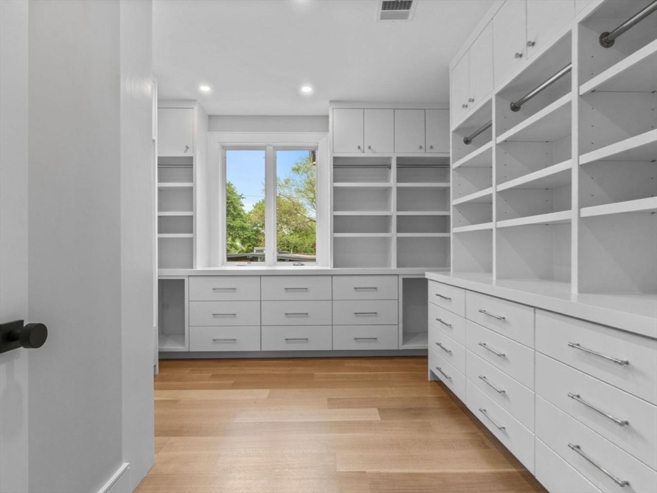 Newton, Middlesex, 02459, United States, ,Residential,For Sale,1914700