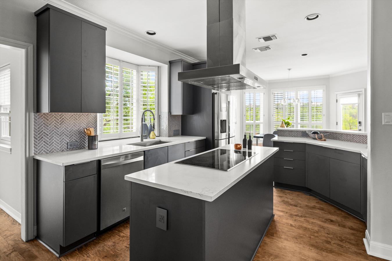 Austin, Travis, 78746, United States, 6 Bedrooms Bedrooms, ,4 BathroomsBathrooms,Residential,For Sale,1914871