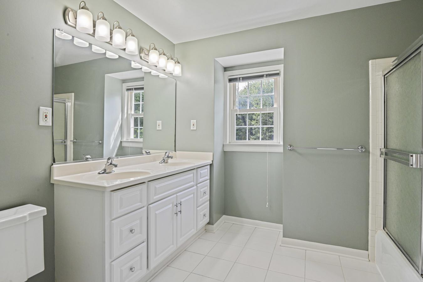 McLean, Fairfax, 22102, United States, 4 Bedrooms Bedrooms, ,3 BathroomsBathrooms,Residential,For Sale,1914870