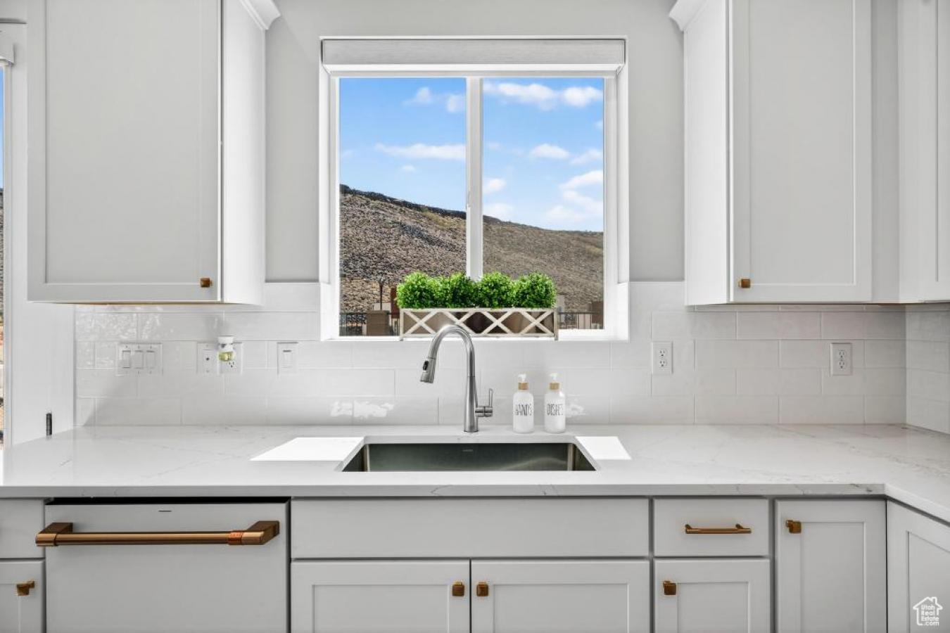 St. George, Washington, 84770, United States, 3 Bedrooms Bedrooms, ,2 BathroomsBathrooms,Residential,For Sale,1914866