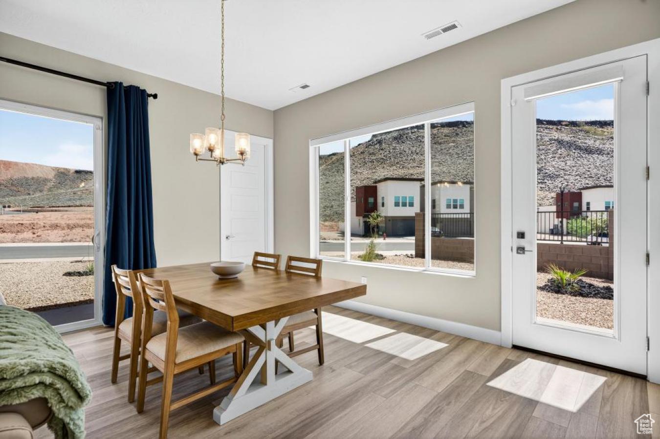St. George, Washington, 84770, United States, 3 Bedrooms Bedrooms, ,2 BathroomsBathrooms,Residential,For Sale,1914866