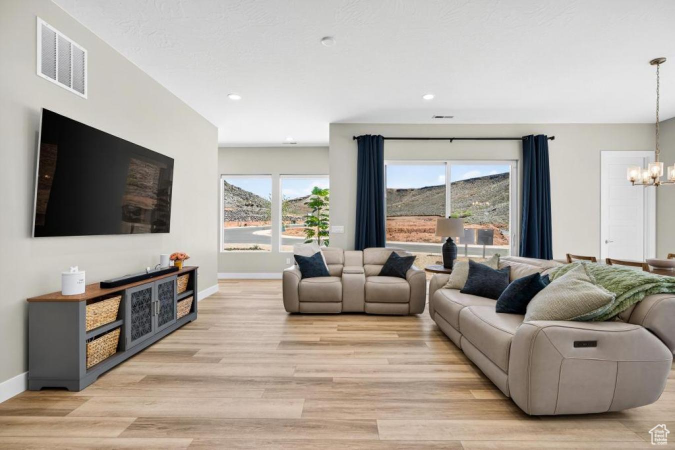 St. George, Washington, 84770, United States, 3 Bedrooms Bedrooms, ,2 BathroomsBathrooms,Residential,For Sale,1914866