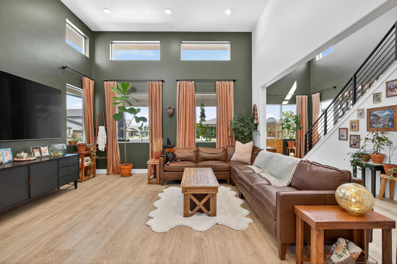 St George, Washington, 84790, United States, 5 Bedrooms Bedrooms, ,2 BathroomsBathrooms,Residential,For Sale,1914864