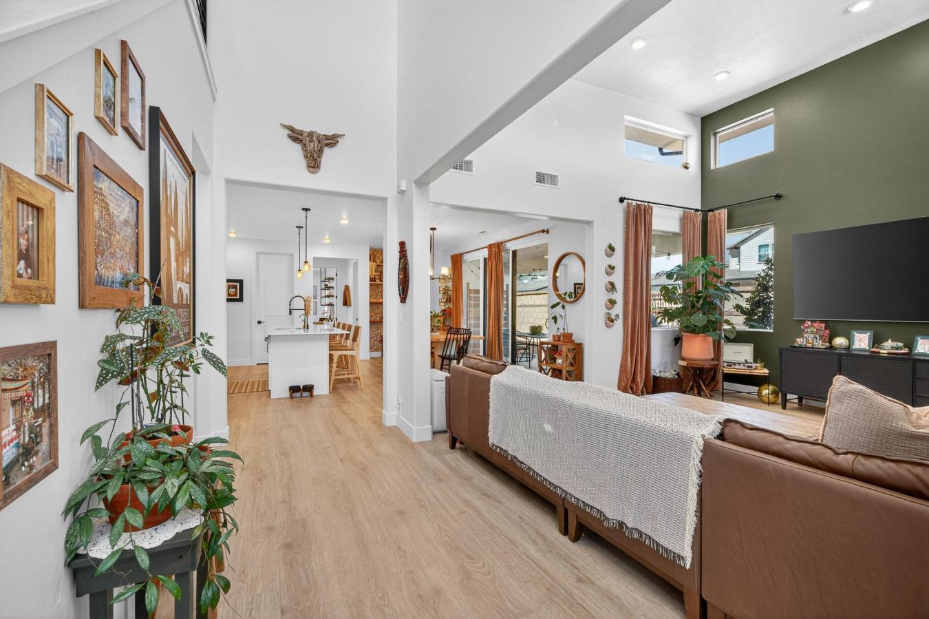 St George, Washington, 84790, United States, 5 Bedrooms Bedrooms, ,2 BathroomsBathrooms,Residential,For Sale,1914864
