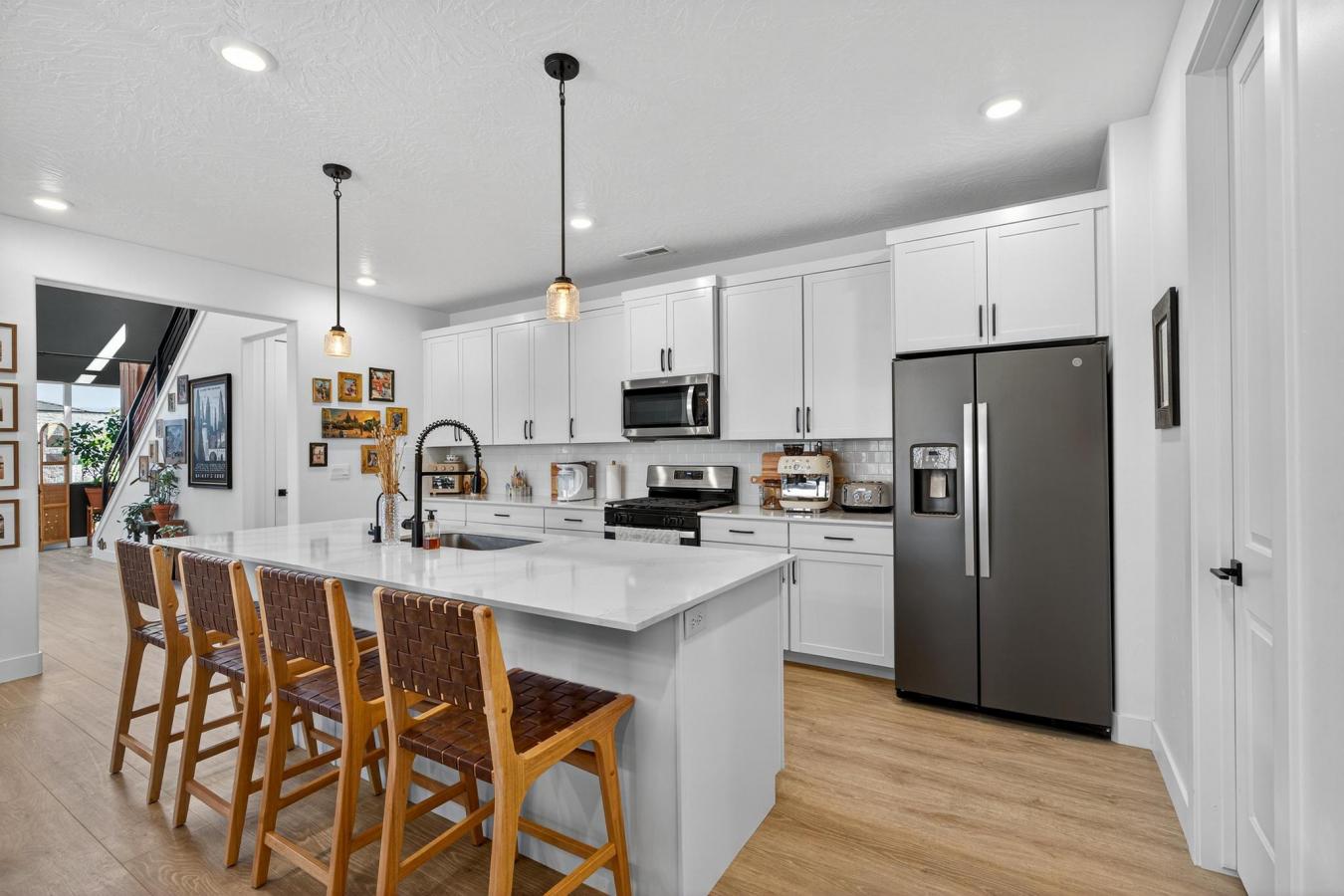St George, Washington, 84790, United States, 5 Bedrooms Bedrooms, ,2 BathroomsBathrooms,Residential,For Sale,1914864