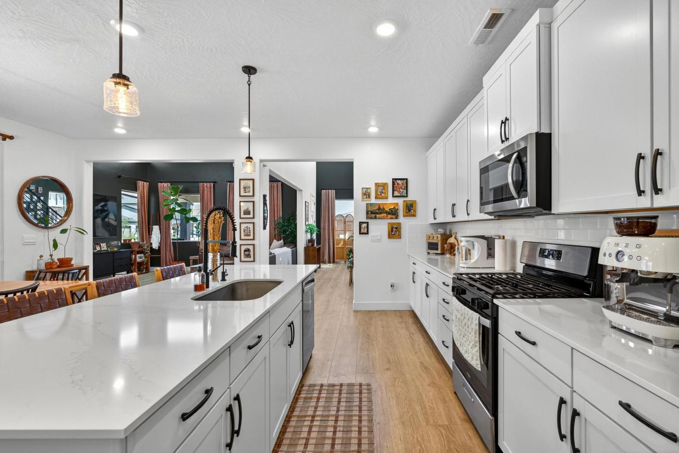 St George, Washington, 84790, United States, 5 Bedrooms Bedrooms, ,2 BathroomsBathrooms,Residential,For Sale,1914864