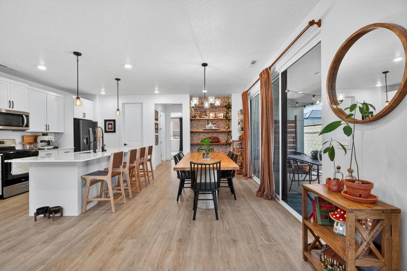 St George, Washington, 84790, United States, 5 Bedrooms Bedrooms, ,2 BathroomsBathrooms,Residential,For Sale,1914864