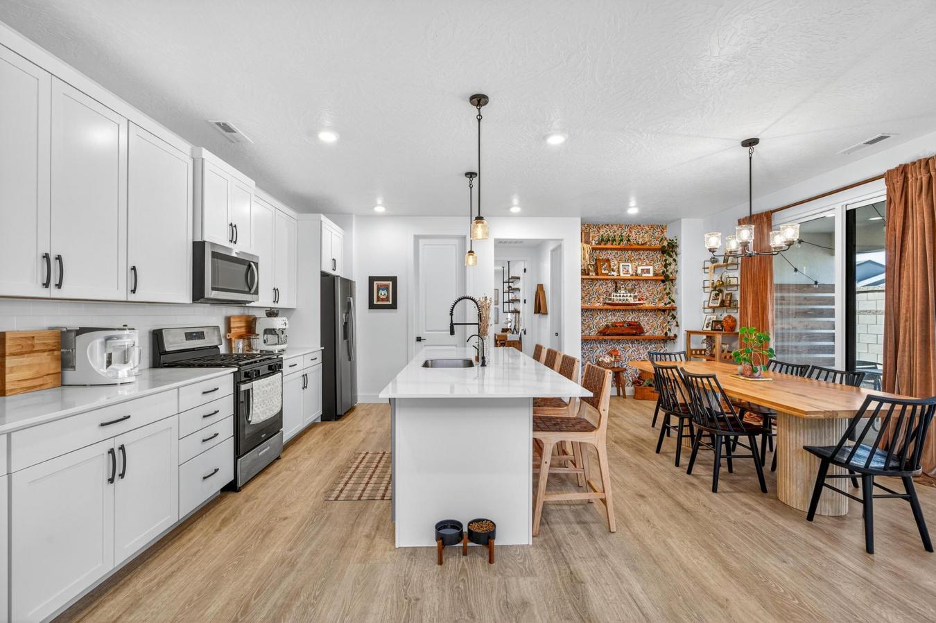 St George, Washington, 84790, United States, 5 Bedrooms Bedrooms, ,2 BathroomsBathrooms,Residential,For Sale,1914864