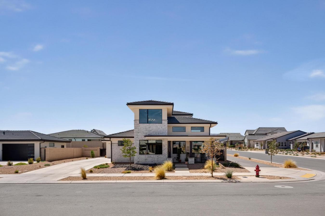 St George, Washington, 84790, United States, 5 Bedrooms Bedrooms, ,2 BathroomsBathrooms,Residential,For Sale,1914864
