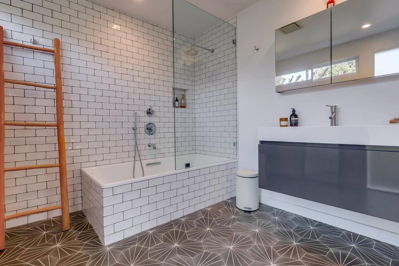 Hollywood Hills West, Los Angeles, 90046, United States, 4 Bedrooms Bedrooms, ,2 BathroomsBathrooms,Residential,For Sale,1934137