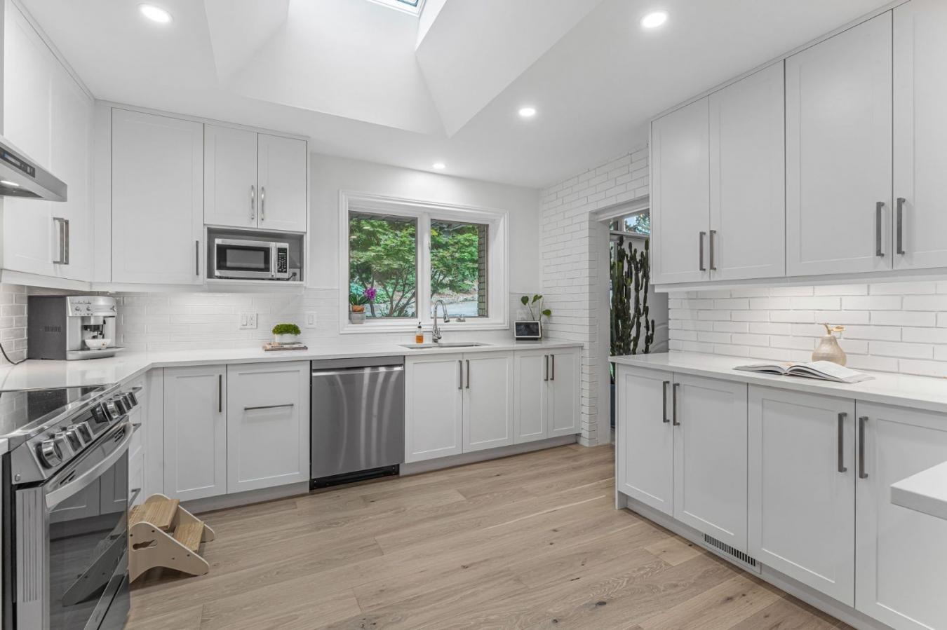 Ancaster, ON, L9G 3H6, Canada, 5 Bedrooms Bedrooms, ,2 BathroomsBathrooms,Residential,For Sale,1919036