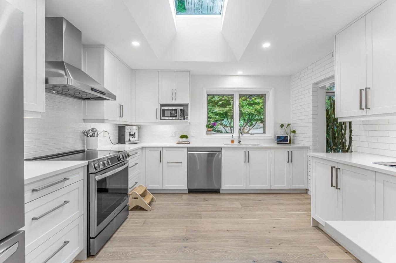 Ancaster, ON, L9G 3H6, Canada, 5 Bedrooms Bedrooms, ,2 BathroomsBathrooms,Residential,For Sale,1919036