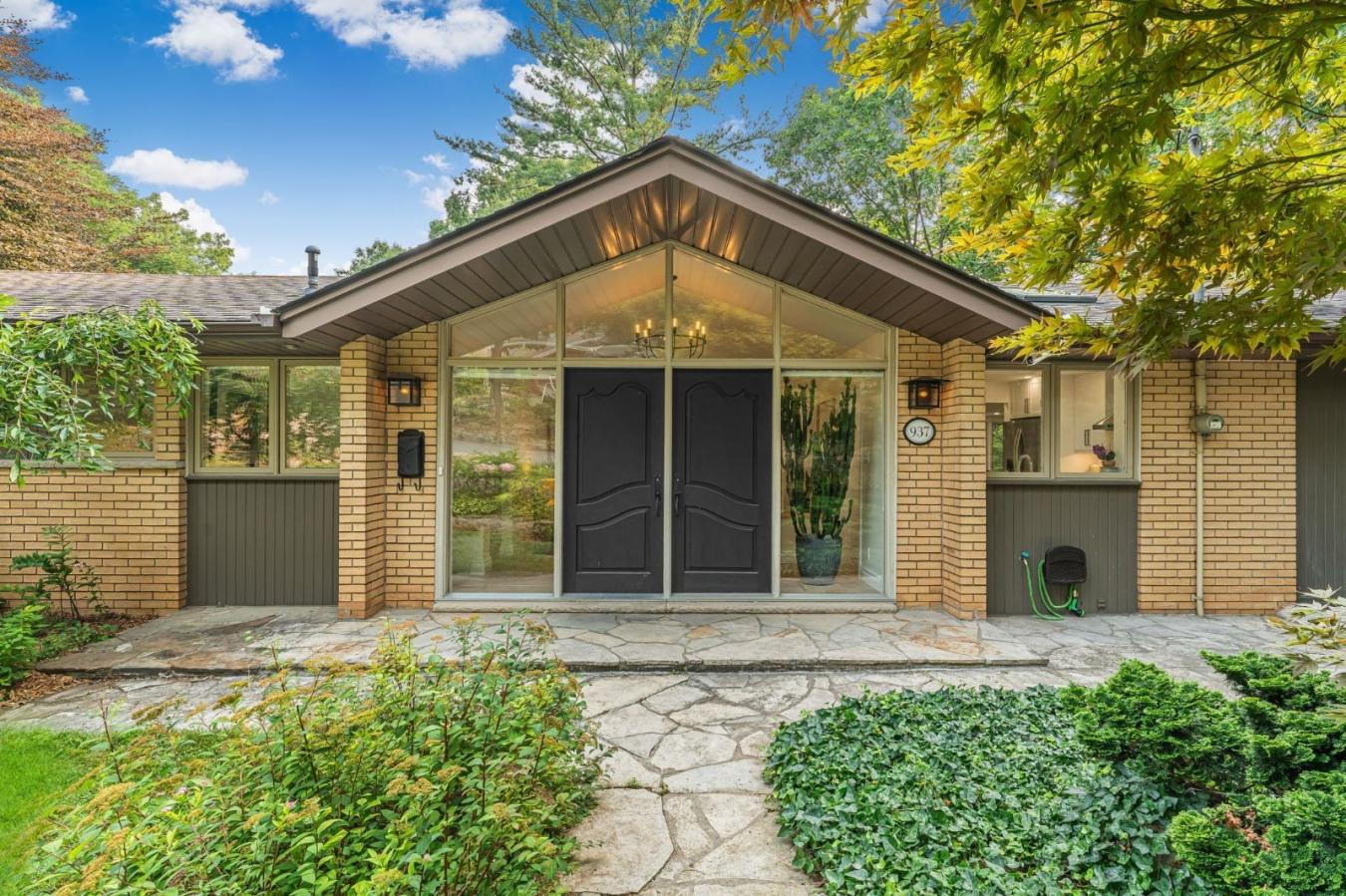 Ancaster, ON, L9G 3H6, Canada, 5 Bedrooms Bedrooms, ,2 BathroomsBathrooms,Residential,For Sale,1919036