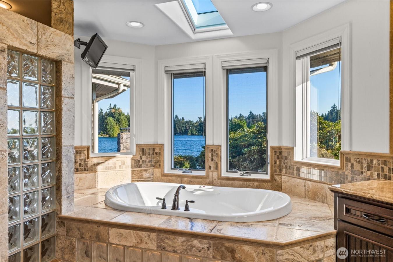 Lake Tapps, Pierce, 98391, United States, 4 Bedrooms Bedrooms, ,4 BathroomsBathrooms,Residential,For Sale,1919033