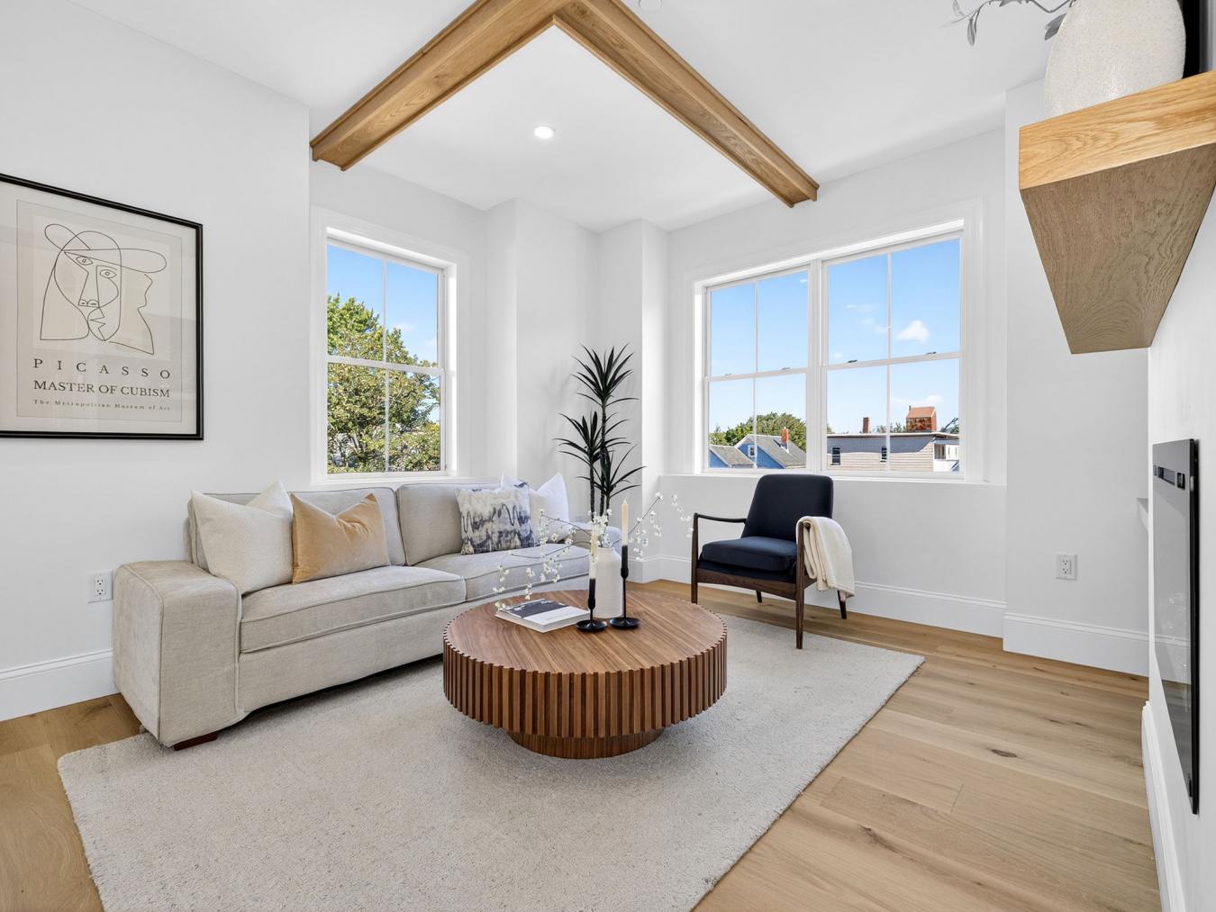 Somerville, Massachusetts, 02143, United States, 2 Bedrooms Bedrooms, ,2 BathroomsBathrooms,Residential,For Sale,1919327