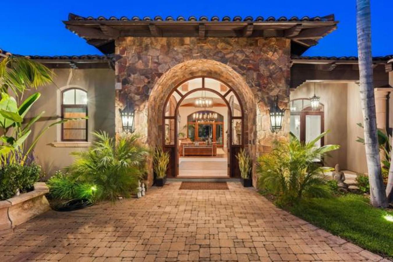 Poway, San Diego, 92064, United States, 6 Bedrooms Bedrooms, ,6 BathroomsBathrooms,Residential,For Sale,1919322