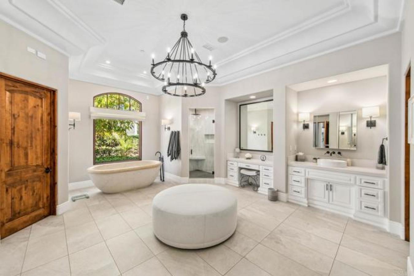 Poway, San Diego, 92064, United States, 6 Bedrooms Bedrooms, ,6 BathroomsBathrooms,Residential,For Sale,1919322