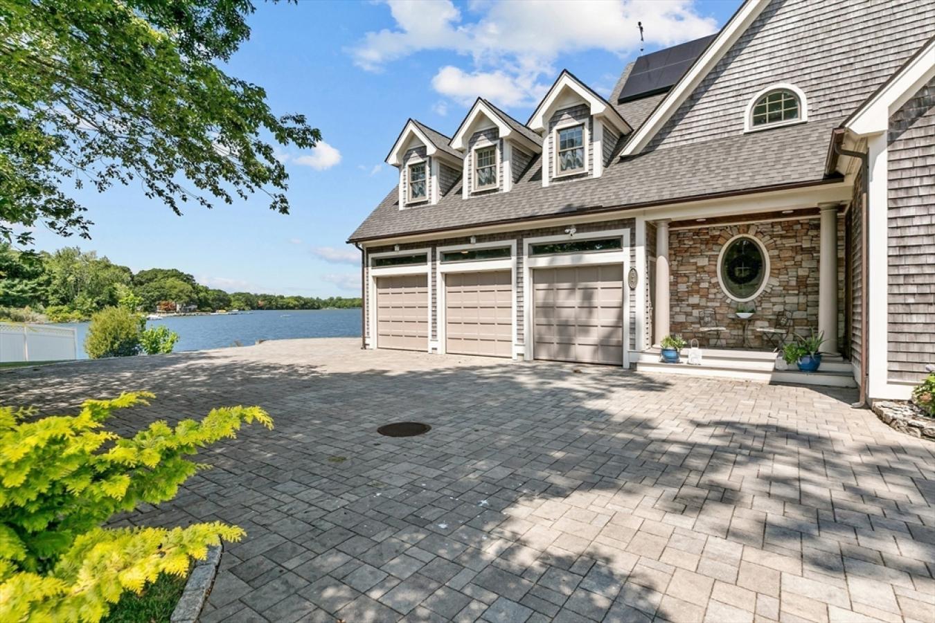 Fall River, Bristol, 02721, United States, 3 Bedrooms Bedrooms, ,2 BathroomsBathrooms,Residential,For Sale,1919317