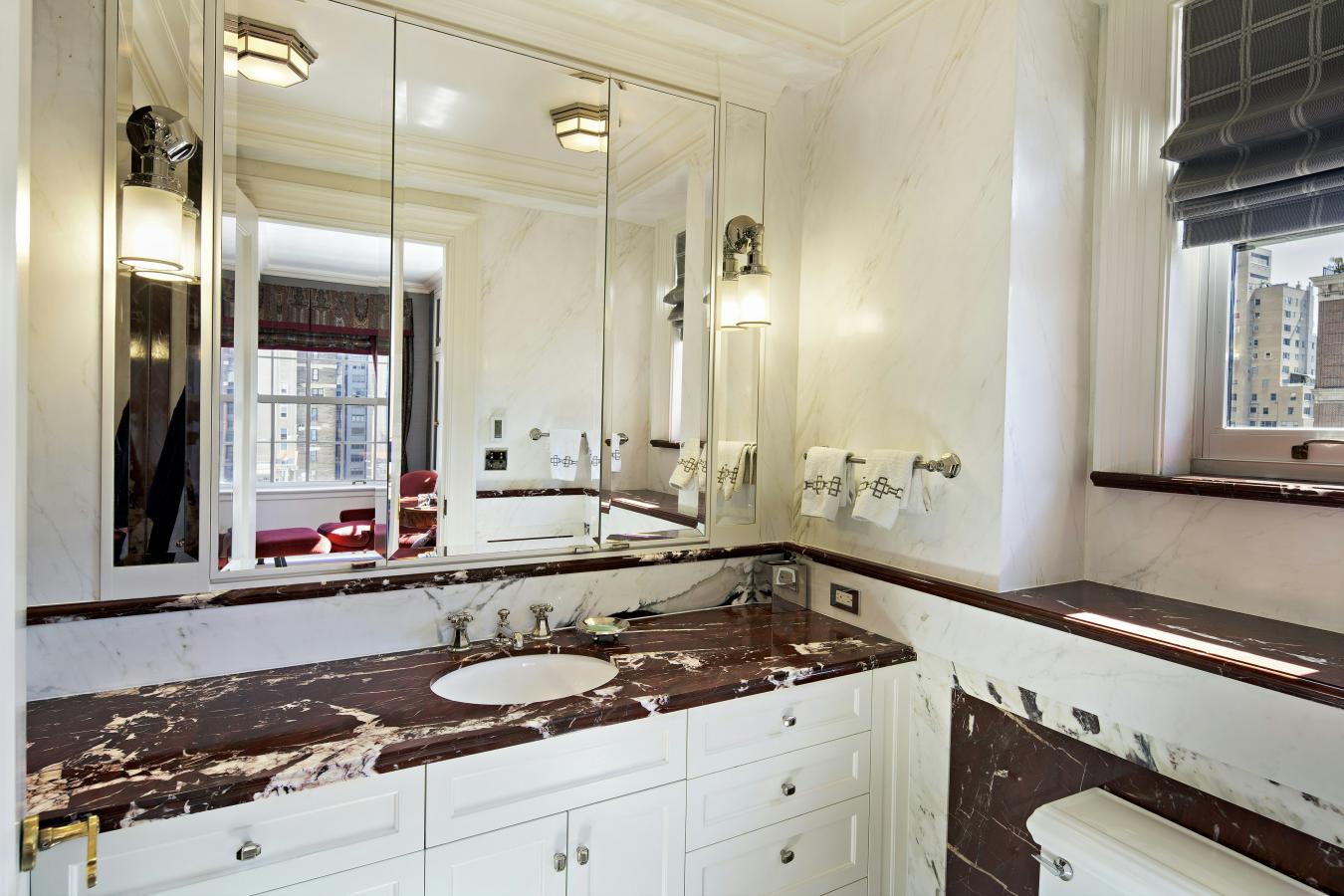 New York, New York, 10021, United States, 3 Bedrooms Bedrooms, ,3 BathroomsBathrooms,Residential,For Sale,1919306