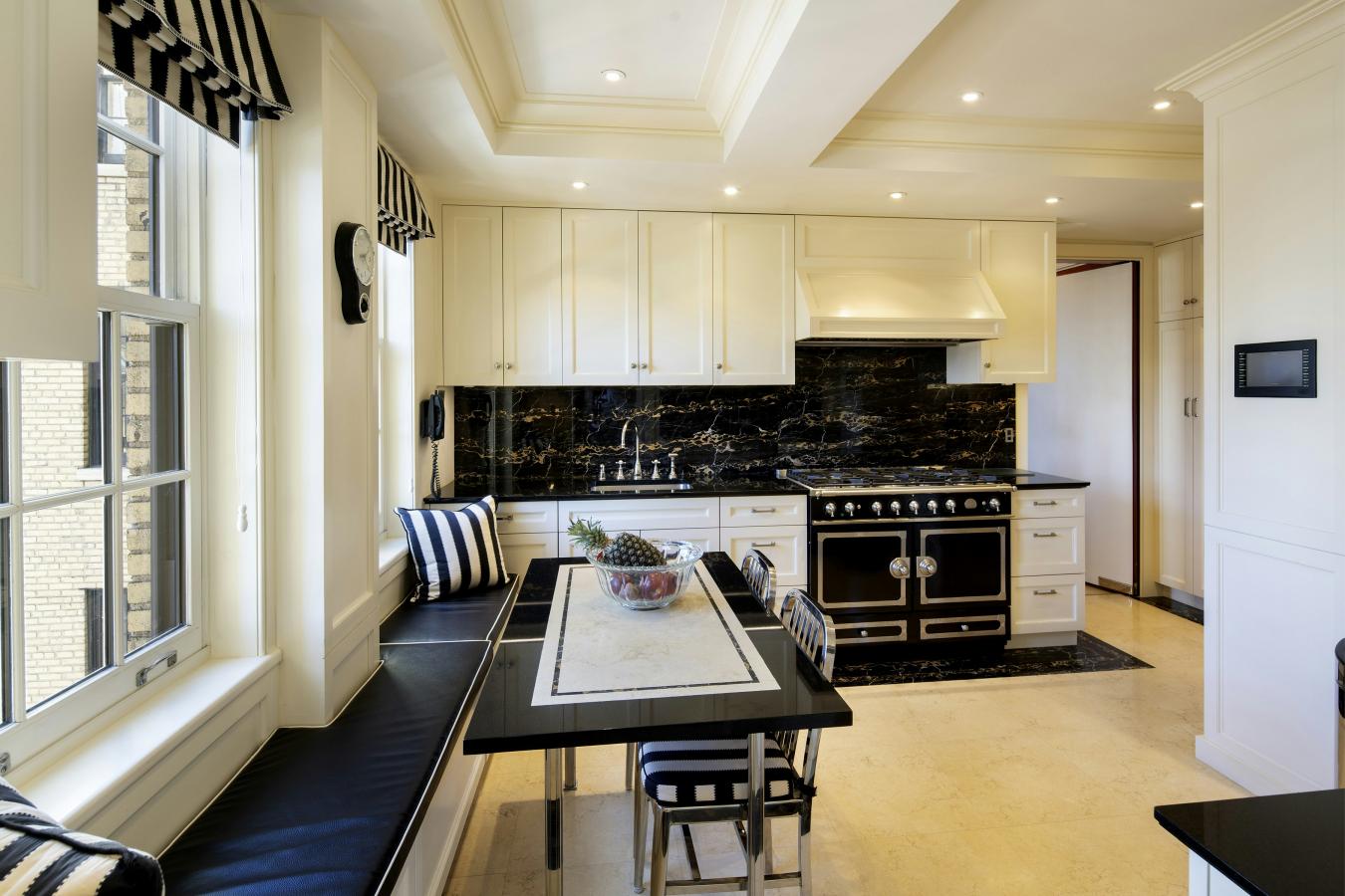 New York, New York, 10021, United States, 3 Bedrooms Bedrooms, ,3 BathroomsBathrooms,Residential,For Sale,1919306