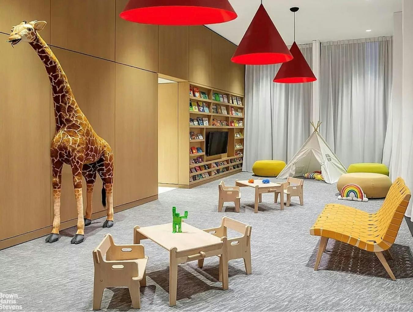 Murray Hill, New York, 10016, United States, 3 Bedrooms Bedrooms, ,3 BathroomsBathrooms,Residential,For Sale,1946298