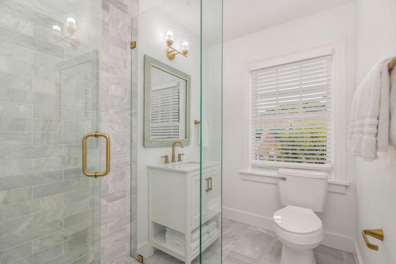 West Palm Beach, Florida, 33405, United States, 6 Bedrooms Bedrooms, ,4 BathroomsBathrooms,Residential,For Sale,1919303