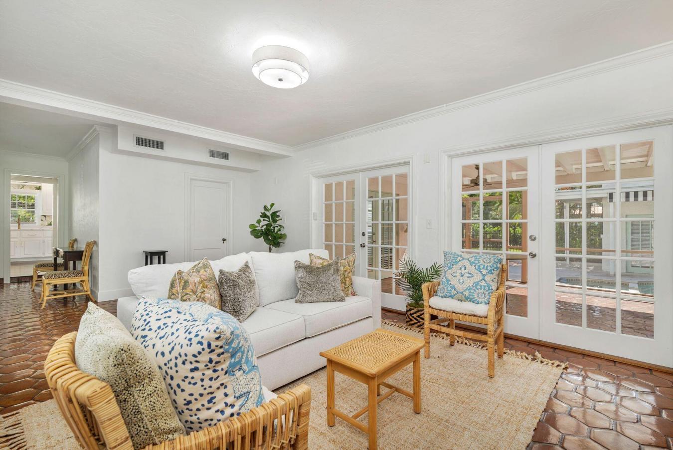 West Palm Beach, Florida, 33405, United States, 6 Bedrooms Bedrooms, ,4 BathroomsBathrooms,Residential,For Sale,1919303