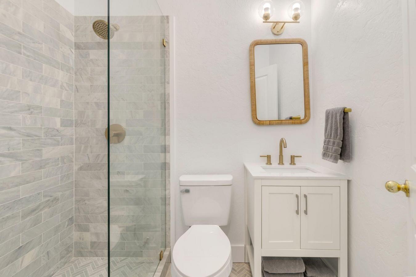 West Palm Beach, Florida, 33405, United States, 6 Bedrooms Bedrooms, ,4 BathroomsBathrooms,Residential,For Sale,1919303