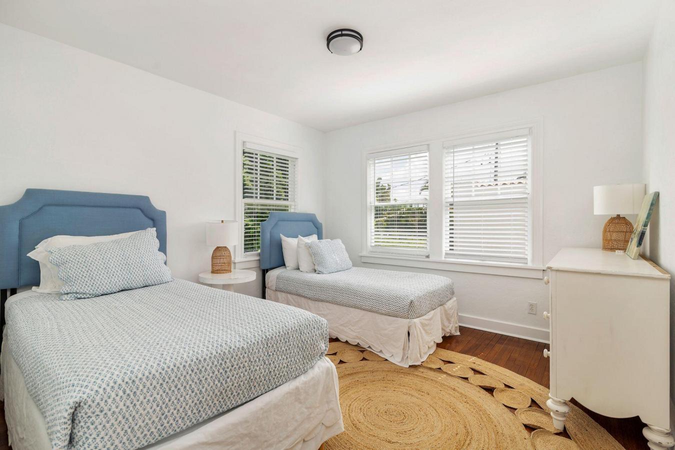 West Palm Beach, Florida, 33405, United States, 6 Bedrooms Bedrooms, ,4 BathroomsBathrooms,Residential,For Sale,1919303