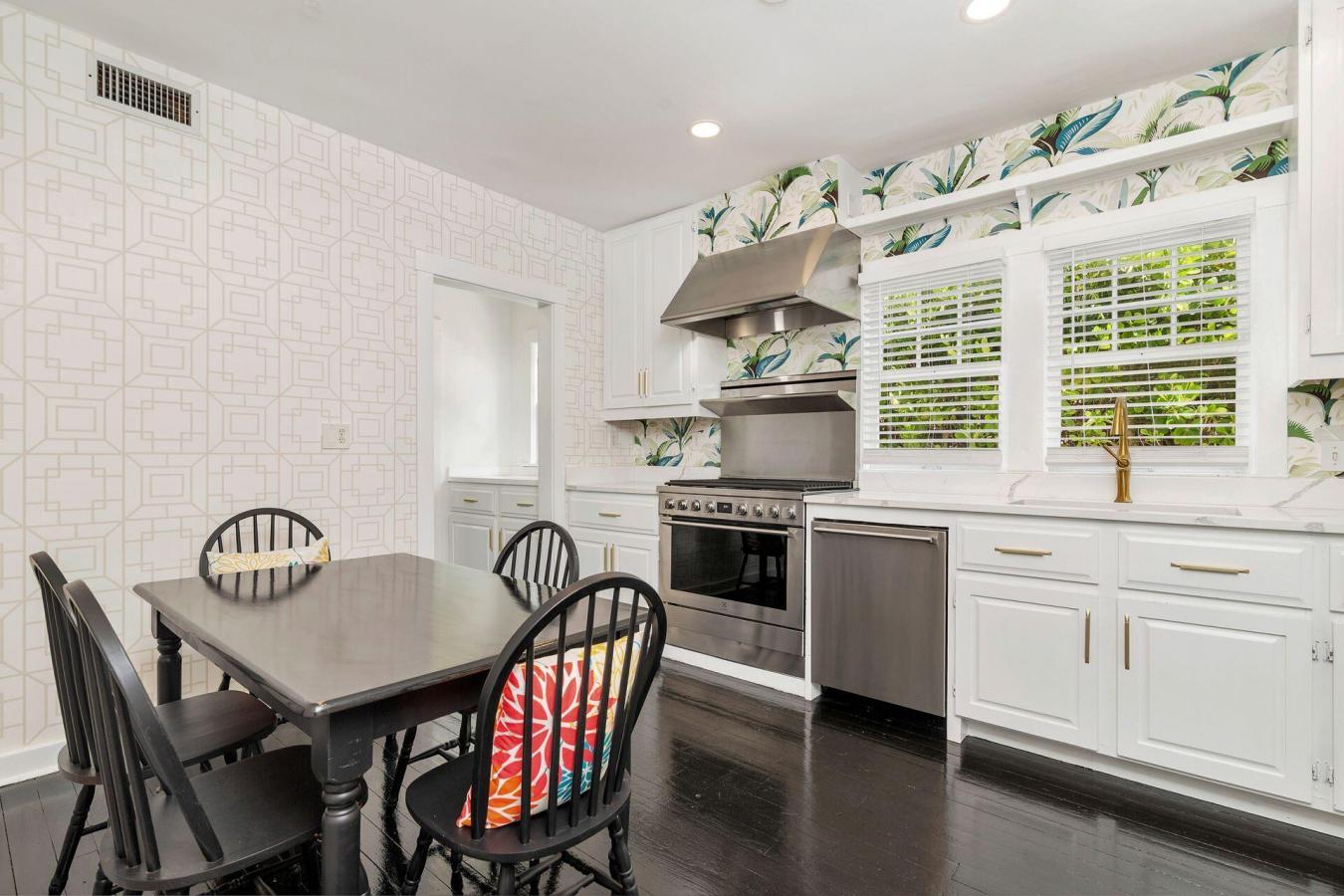 West Palm Beach, Florida, 33405, United States, 6 Bedrooms Bedrooms, ,4 BathroomsBathrooms,Residential,For Sale,1919303