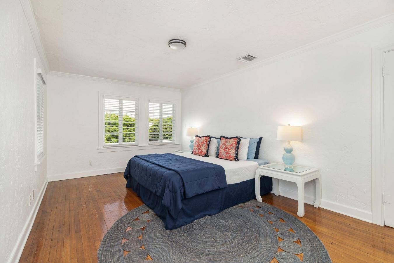 West Palm Beach, Florida, 33405, United States, 6 Bedrooms Bedrooms, ,4 BathroomsBathrooms,Residential,For Sale,1919303