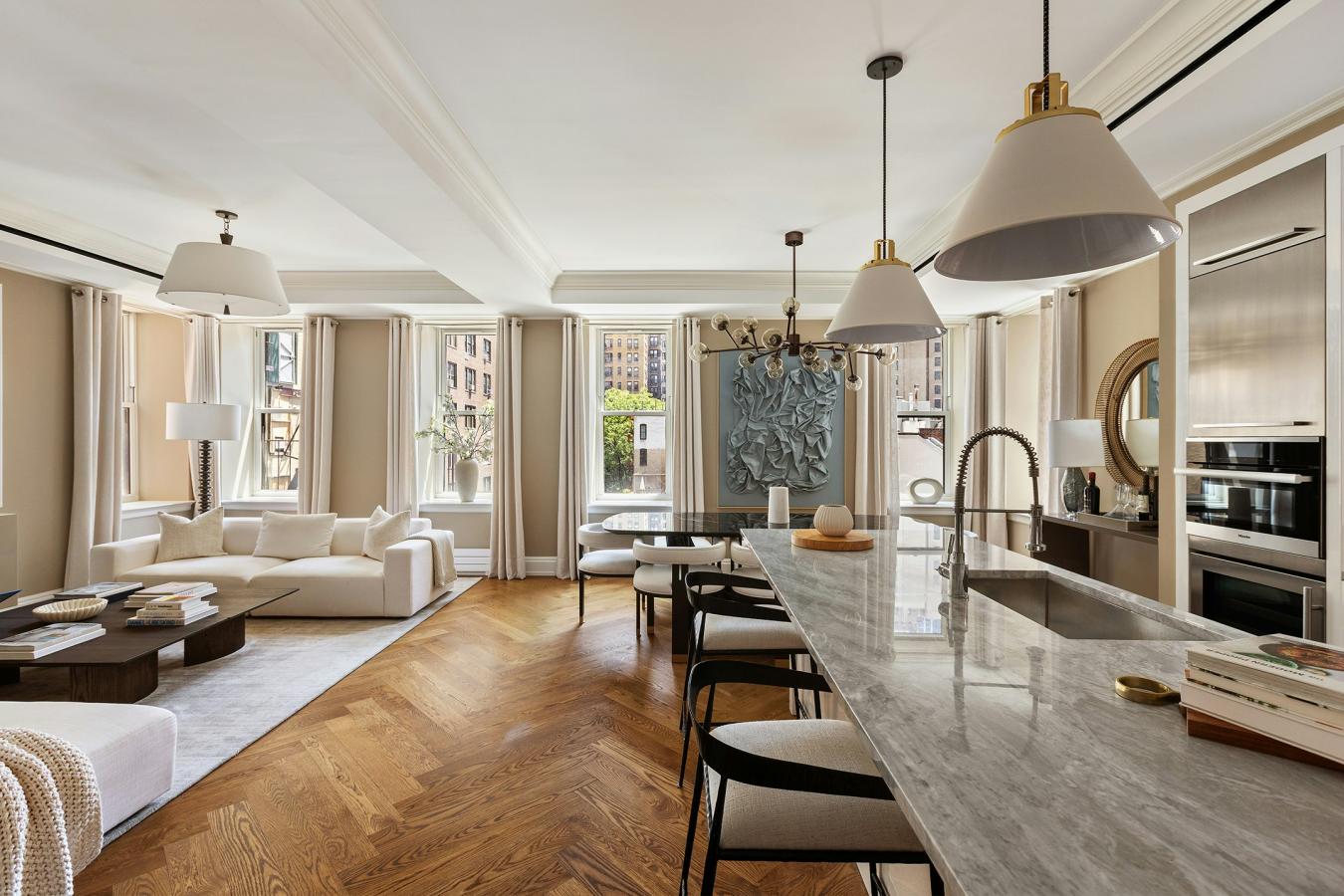 New York, New York, 10023, United States, 4 Bedrooms Bedrooms, ,4 BathroomsBathrooms,Residential,For Sale,1919302