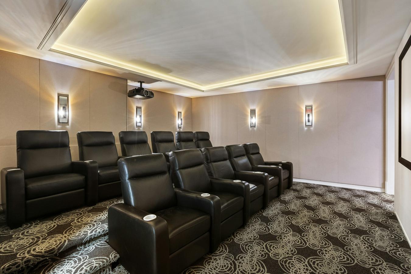 New York, New York, 10023, United States, 4 Bedrooms Bedrooms, ,4 BathroomsBathrooms,Residential,For Sale,1919302