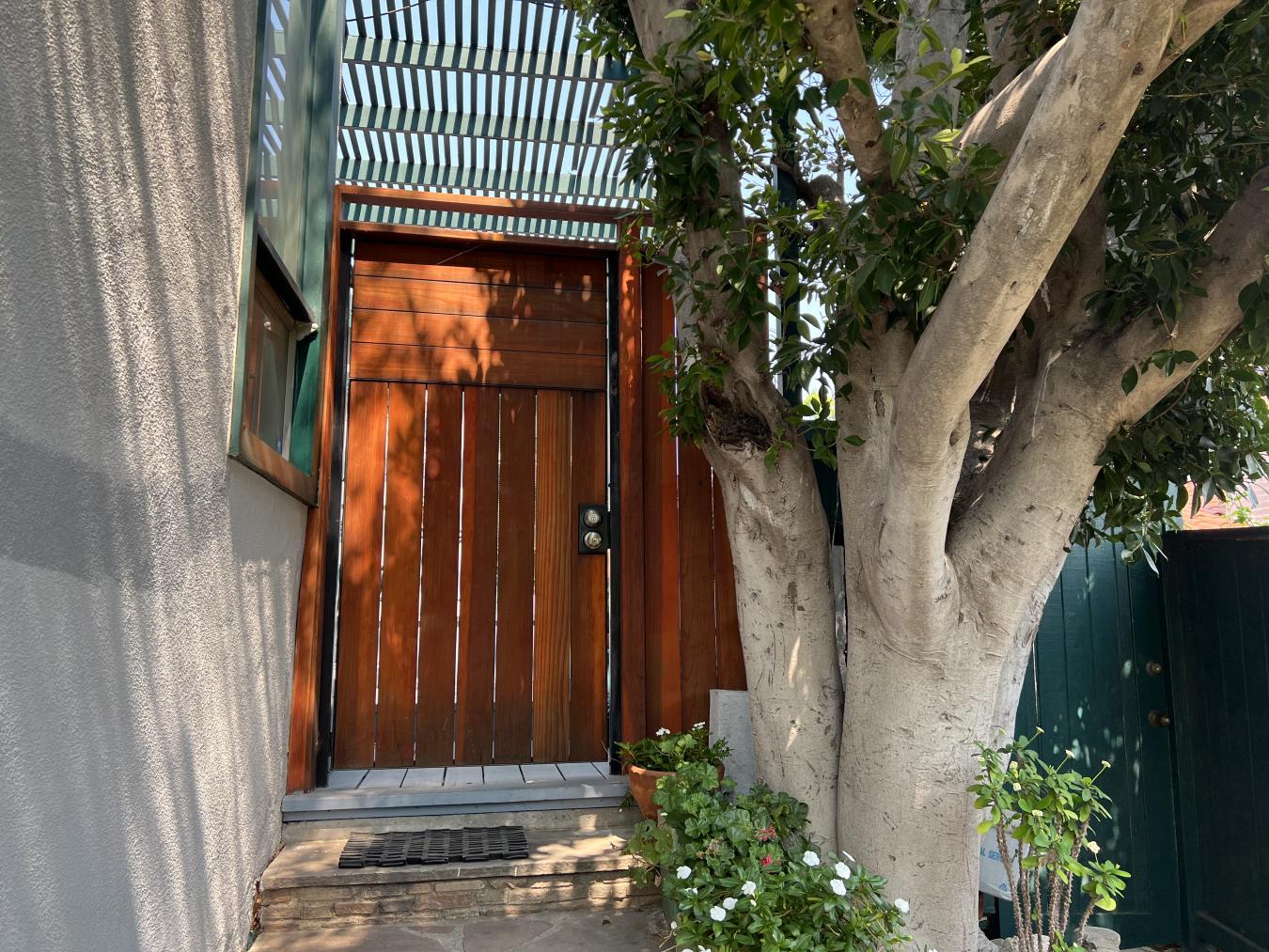 2646 Creston Drive, Los Angeles, CA, 90068, United States, 2 Bedrooms Bedrooms, ,2 BathroomsBathrooms,Residential,For Sale,2646 Creston Drive,1121394