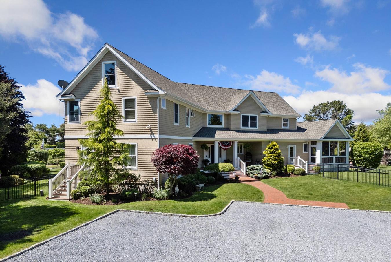 Remsenburg, New York, 11960, United States, 4 Bedrooms Bedrooms, ,3 BathroomsBathrooms,Residential,For Sale,1919300