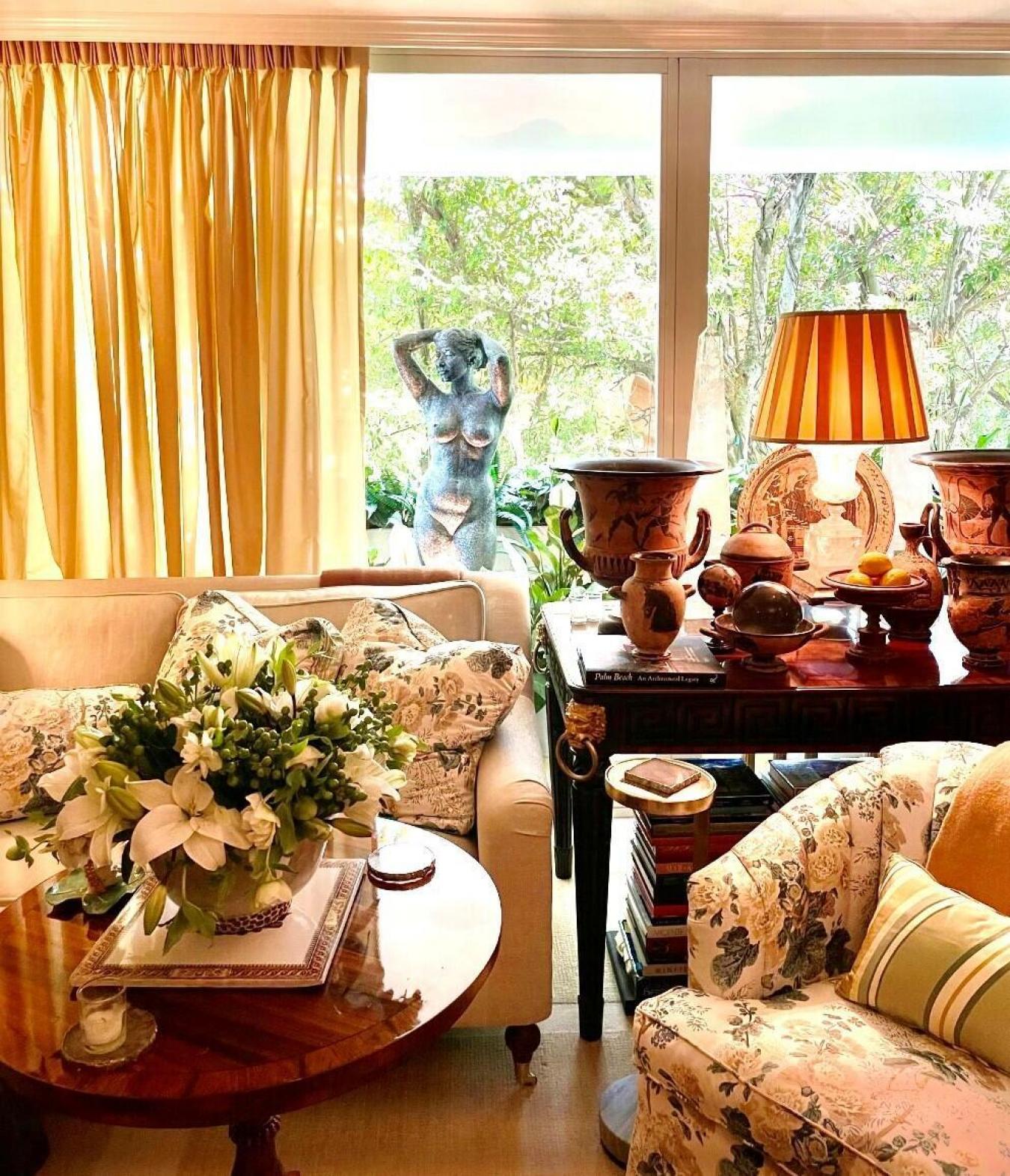 Palm Beach, Florida, 33480, United States, 2 Bedrooms Bedrooms, ,2 BathroomsBathrooms,Residential,For Sale,1919296