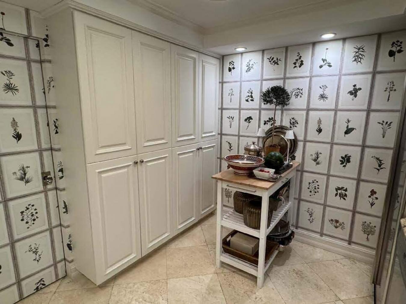 Palm Beach, Florida, 33480, United States, 2 Bedrooms Bedrooms, ,2 BathroomsBathrooms,Residential,For Sale,1919296