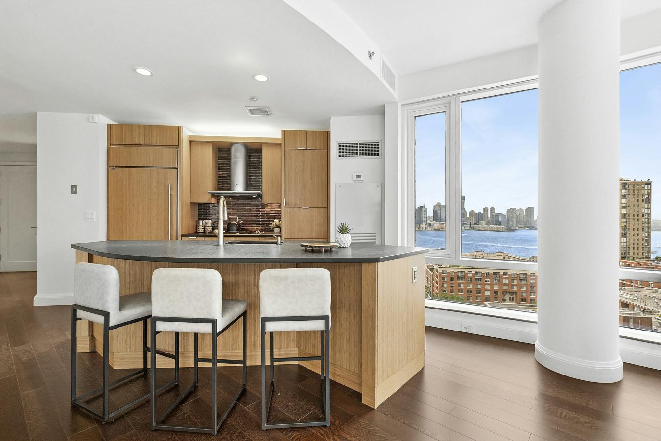 Battery Park City, New York, 10004, United States, 4 Bedrooms Bedrooms, ,3 BathroomsBathrooms,Residential,For Sale,1919295