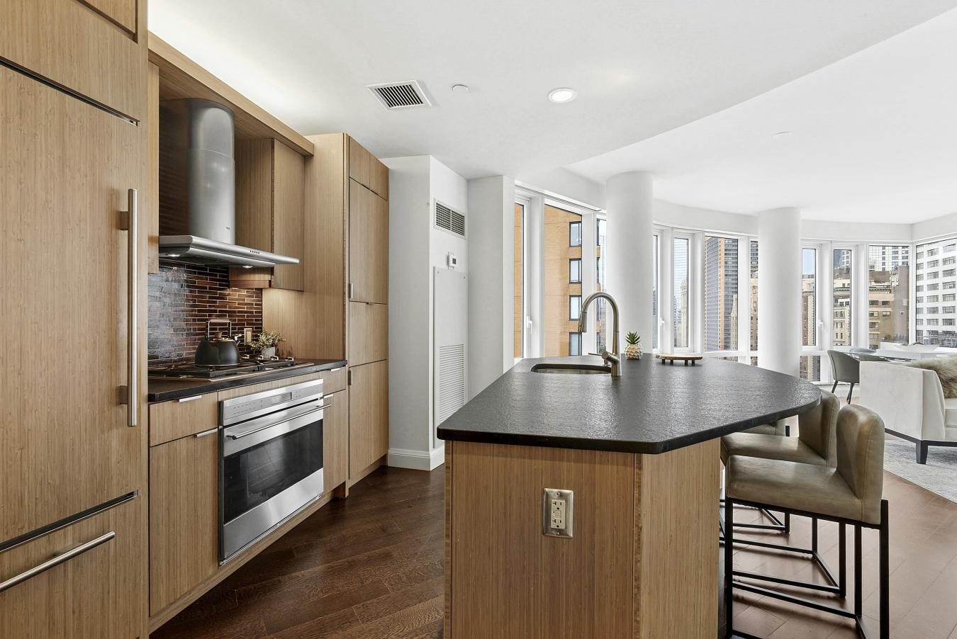 Battery Park City, New York, 10004, United States, 4 Bedrooms Bedrooms, ,3 BathroomsBathrooms,Residential,For Sale,1919295