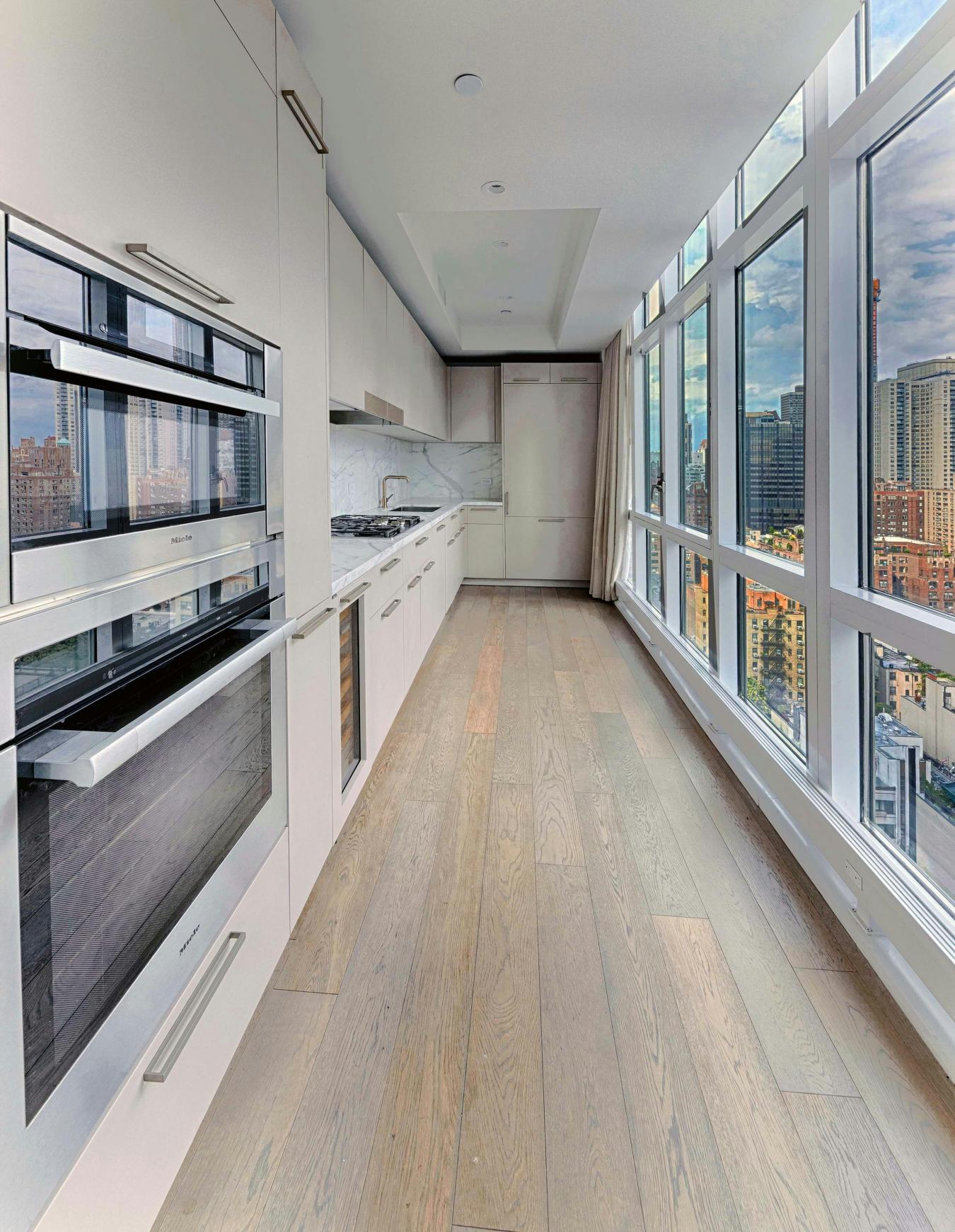 New York, New York, 10022, United States, 3 Bedrooms Bedrooms, ,3 BathroomsBathrooms,Residential,For Sale,1919293