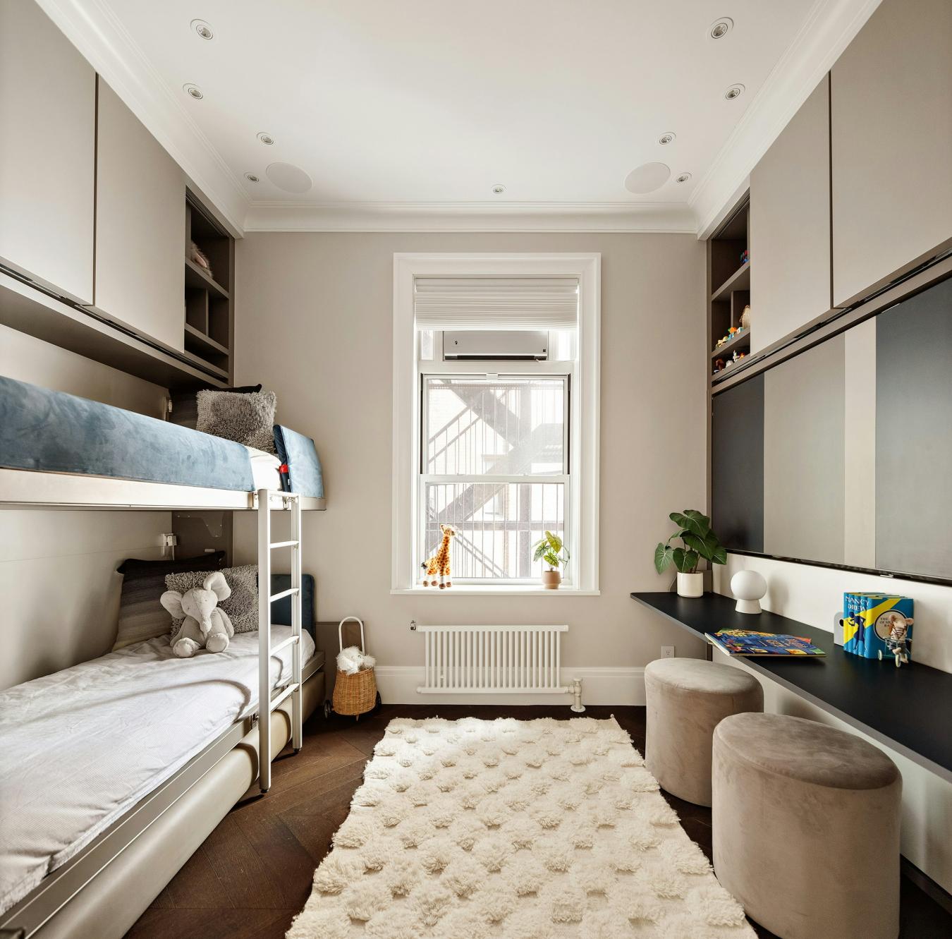 New York, New York, 10023, United States, 3 Bedrooms Bedrooms, ,3 BathroomsBathrooms,Residential,For Sale,1919290