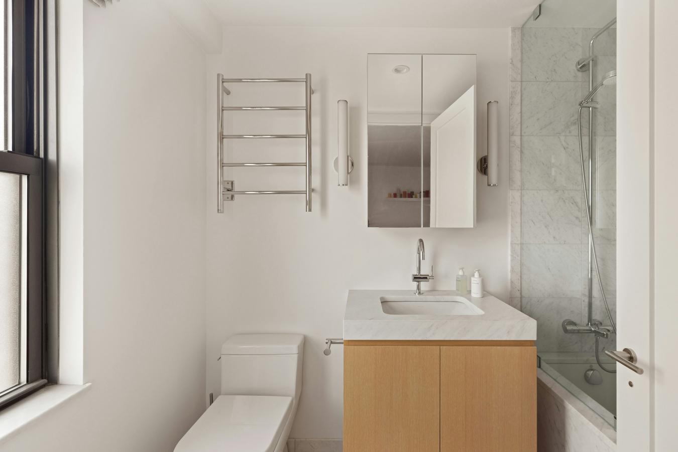New York, New York, 10065, United States, 2 Bedrooms Bedrooms, ,2 BathroomsBathrooms,Residential,For Sale,1919288