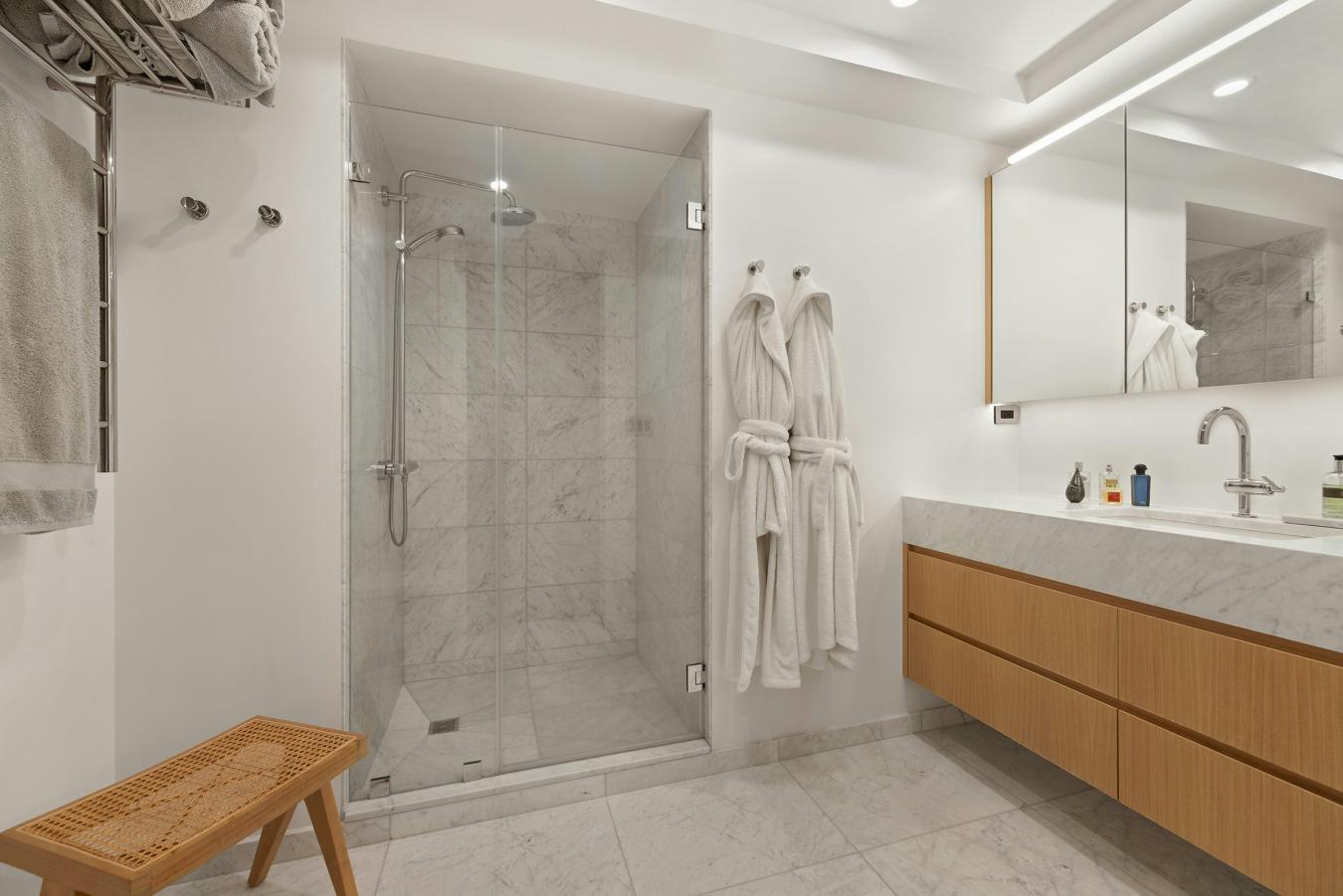 New York, New York, 10065, United States, 2 Bedrooms Bedrooms, ,2 BathroomsBathrooms,Residential,For Sale,1919288