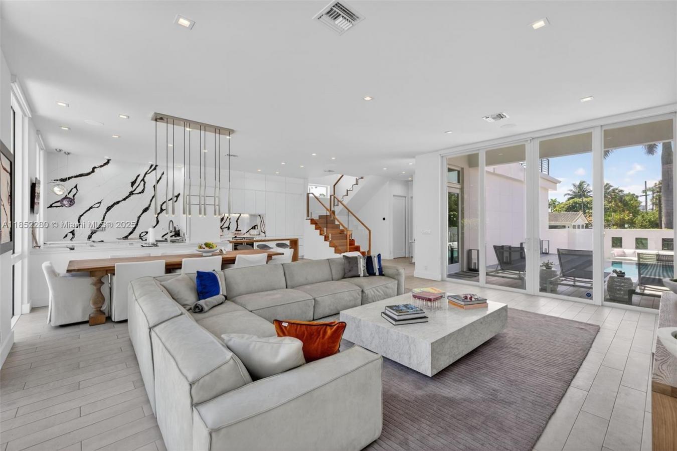 Hollywood, Florida, 33019, United States, 3 Bedrooms Bedrooms, ,3 BathroomsBathrooms,Residential,For Sale,1952723