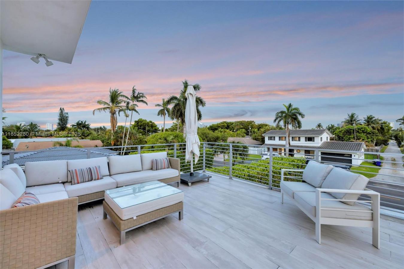 Hollywood, Florida, 33019, United States, 3 Bedrooms Bedrooms, ,3 BathroomsBathrooms,Residential,For Sale,1952723